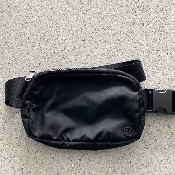 lululemon athletica Handbags - Lululemon belt bag